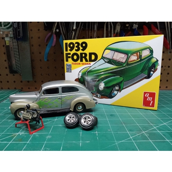 Plastikmodell – Auto 1:25 1939 Ford Tutor Sedan Street Rod Series Auto – AMT1434